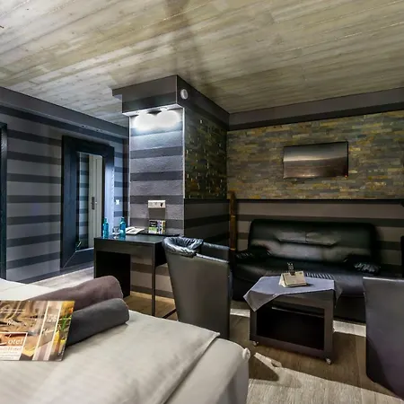 Sl'otel - Stadthotel - Voll Klimatisiert Отель