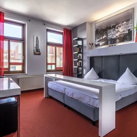 Sl'otel - Stadthotel - Voll Klimatisiert 3* Бернбург