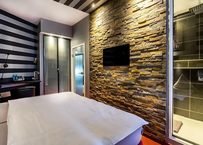 Hotel Sl'otel - Stadthotel - Voll Klimatisiert 3*